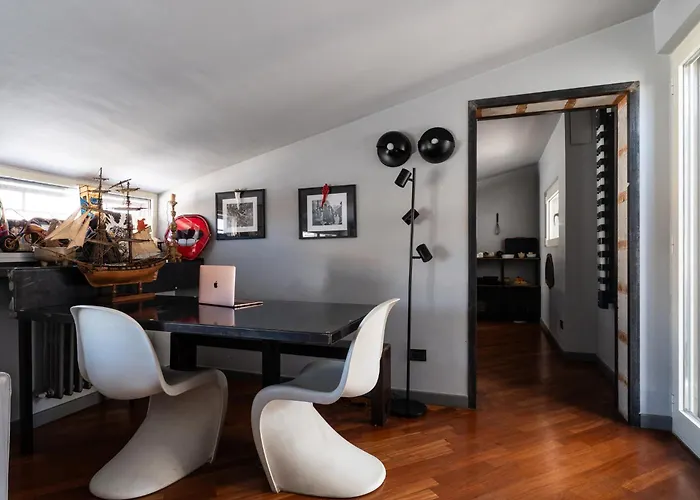 Interno Dieci בארי